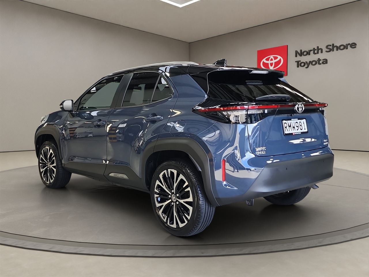 Vehicle image 5