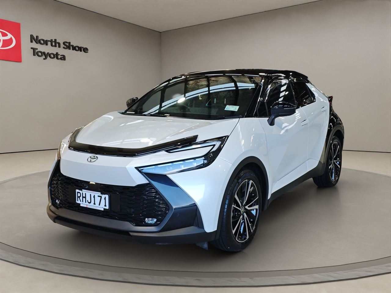 Vehicle image 3