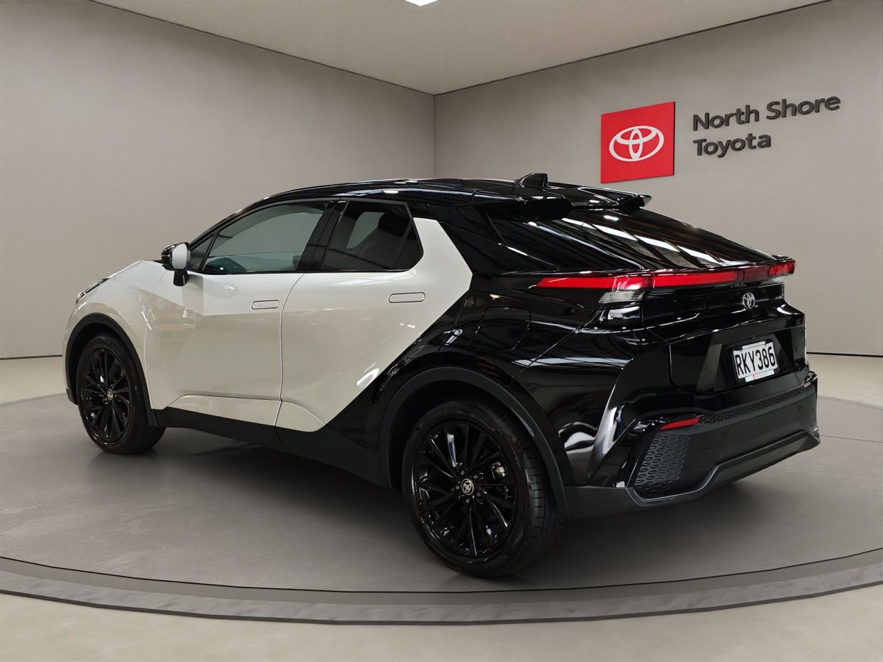 Vehicle image 5