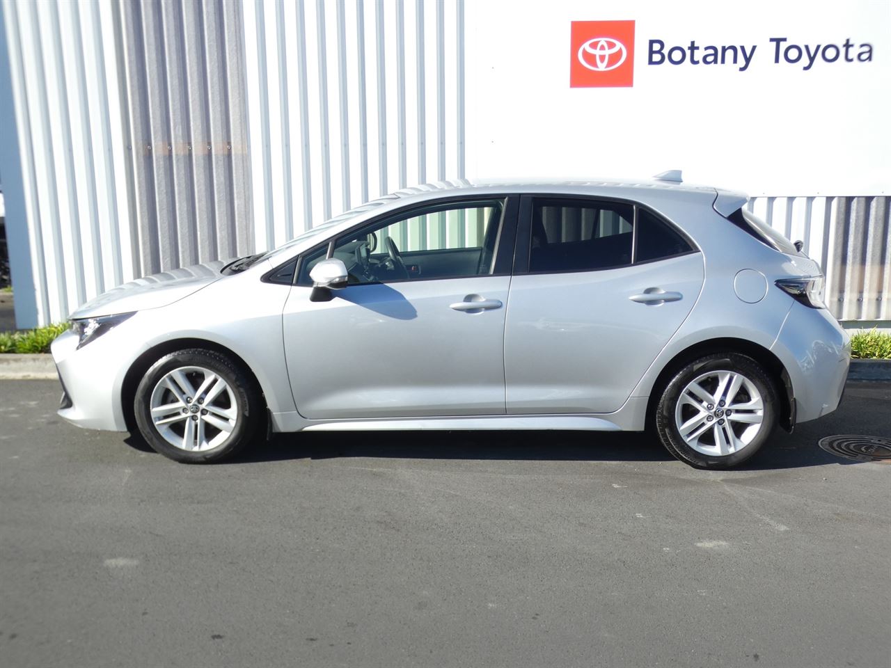 Vehicle image 5