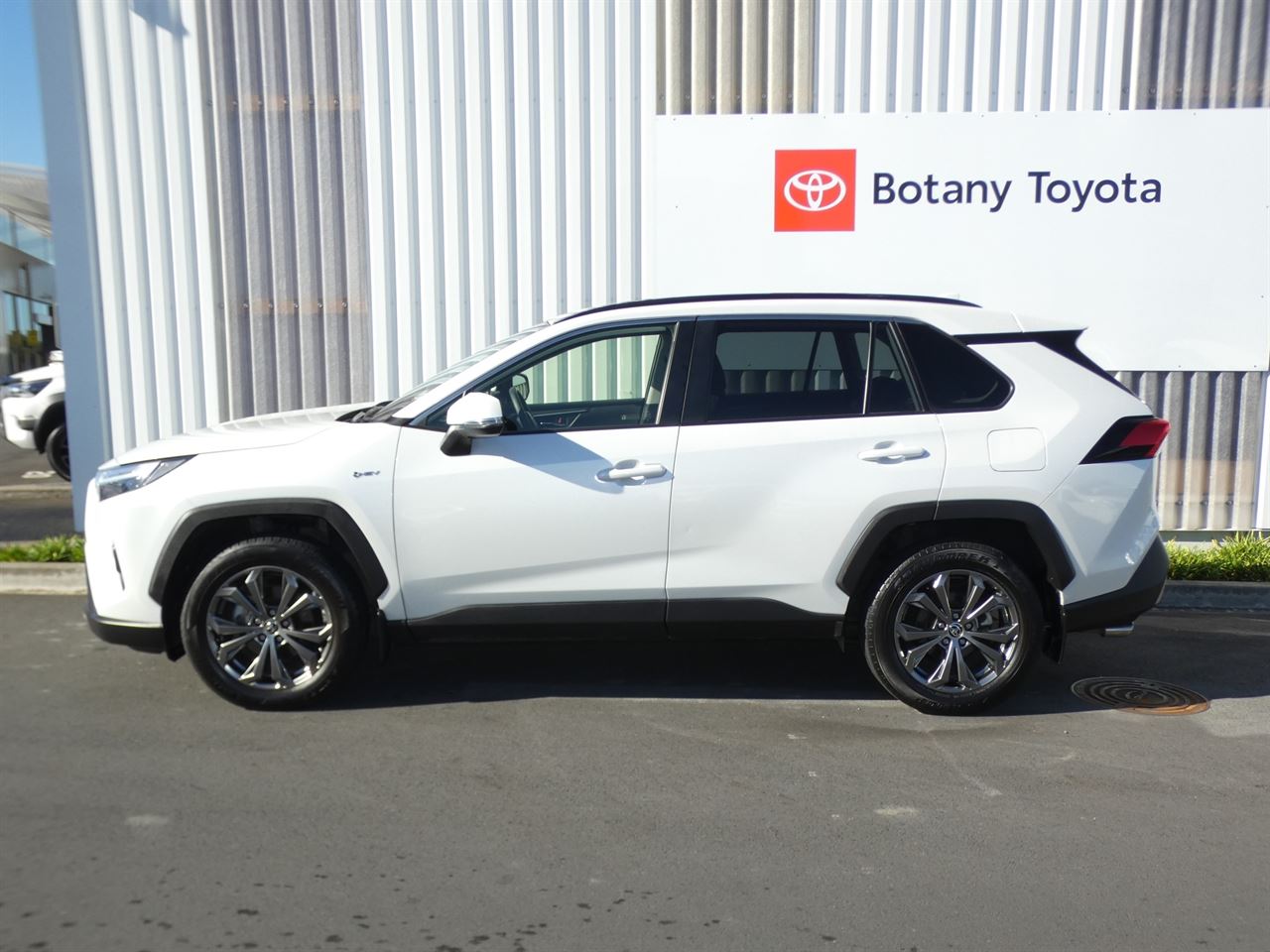 Vehicle image 5