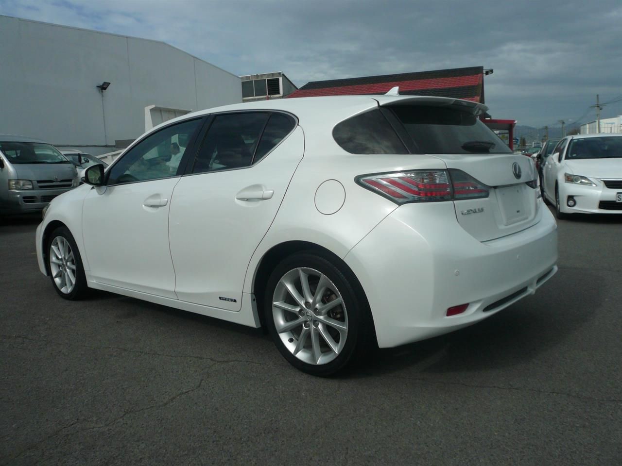 Vehicle image 4