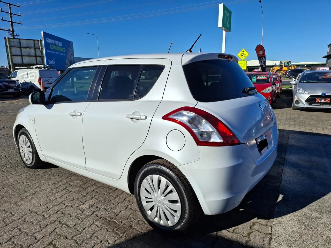 Vehicle image 5