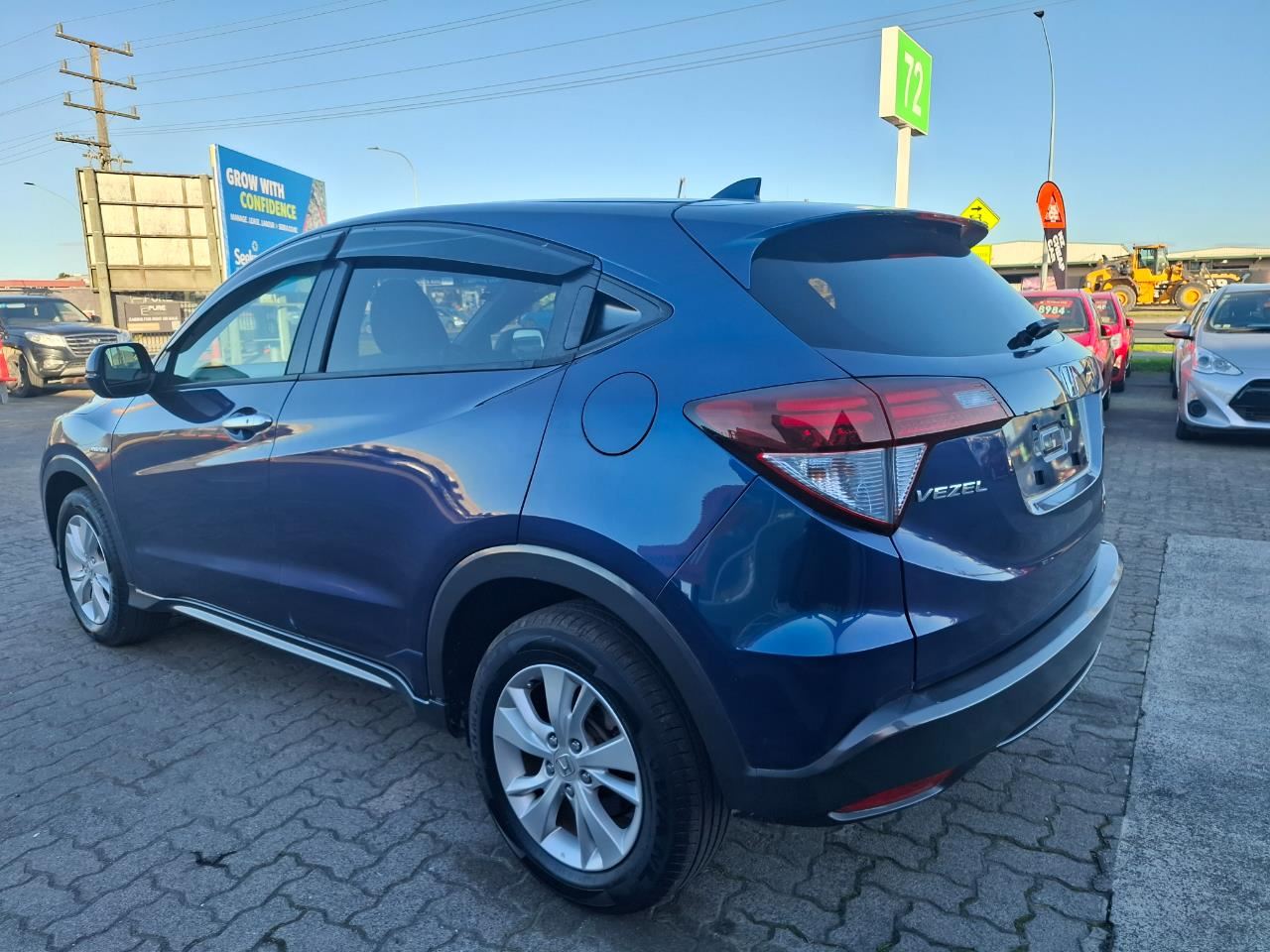 Vehicle image 5
