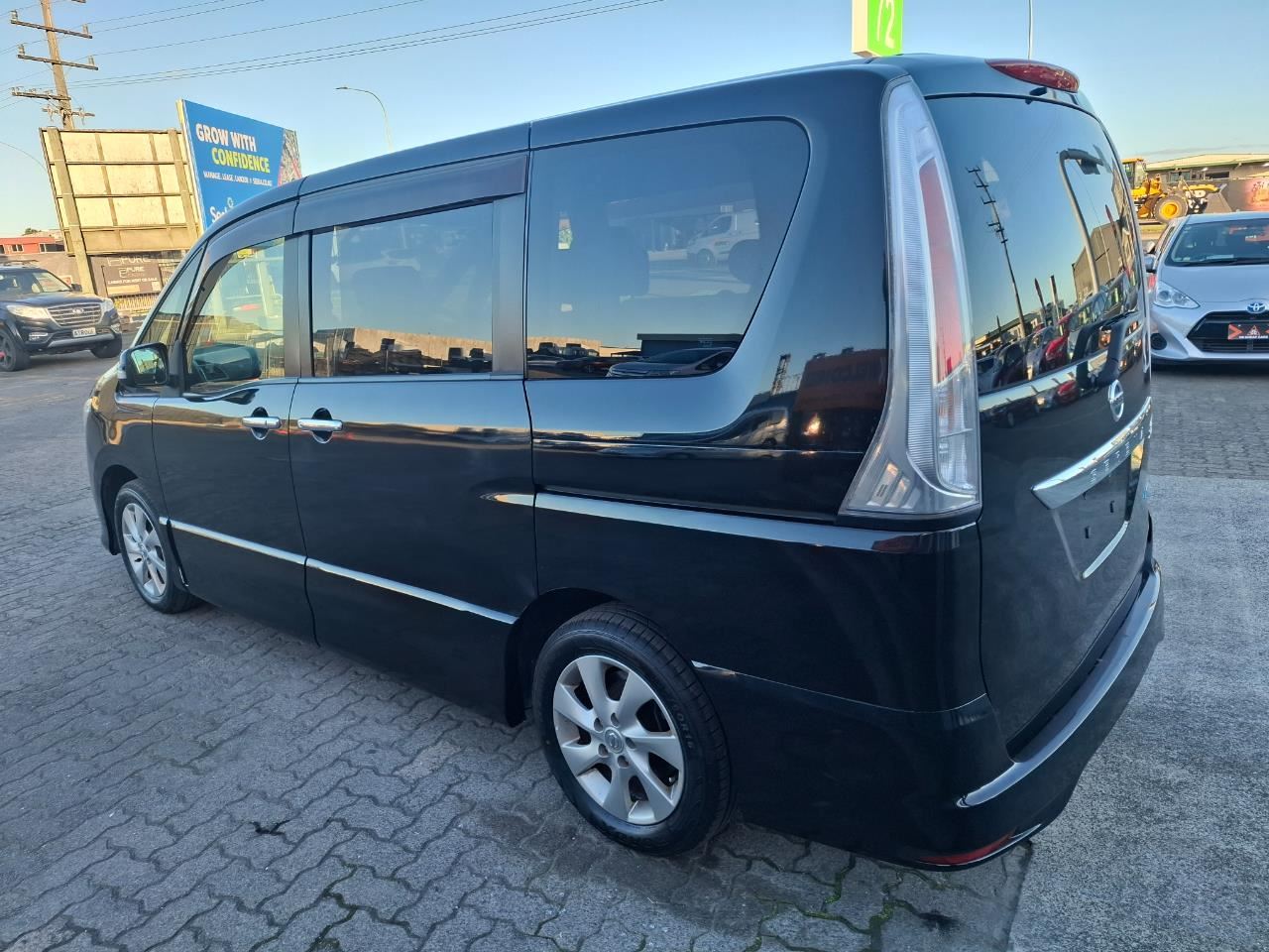 Vehicle image 5