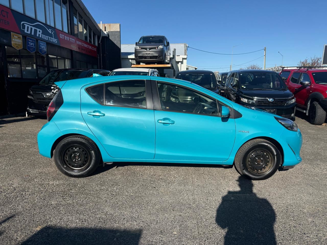 Vehicle image 4