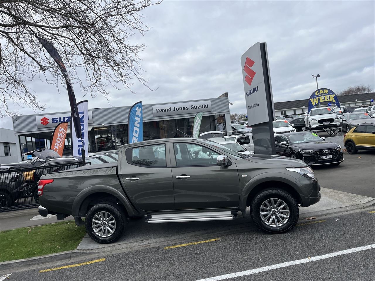 Vehicle image 4