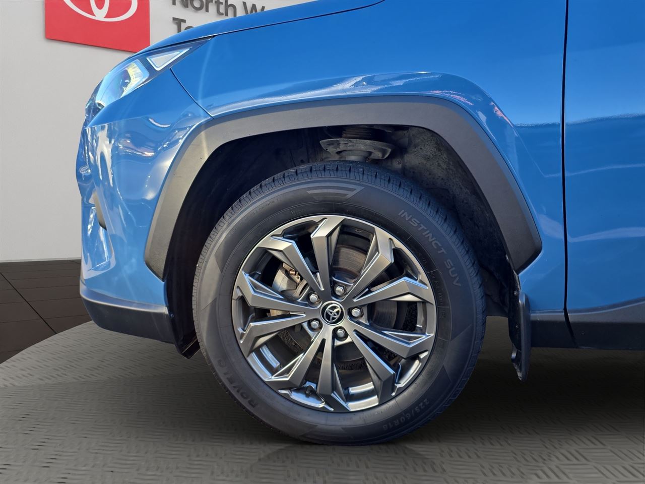 Vehicle image 5
