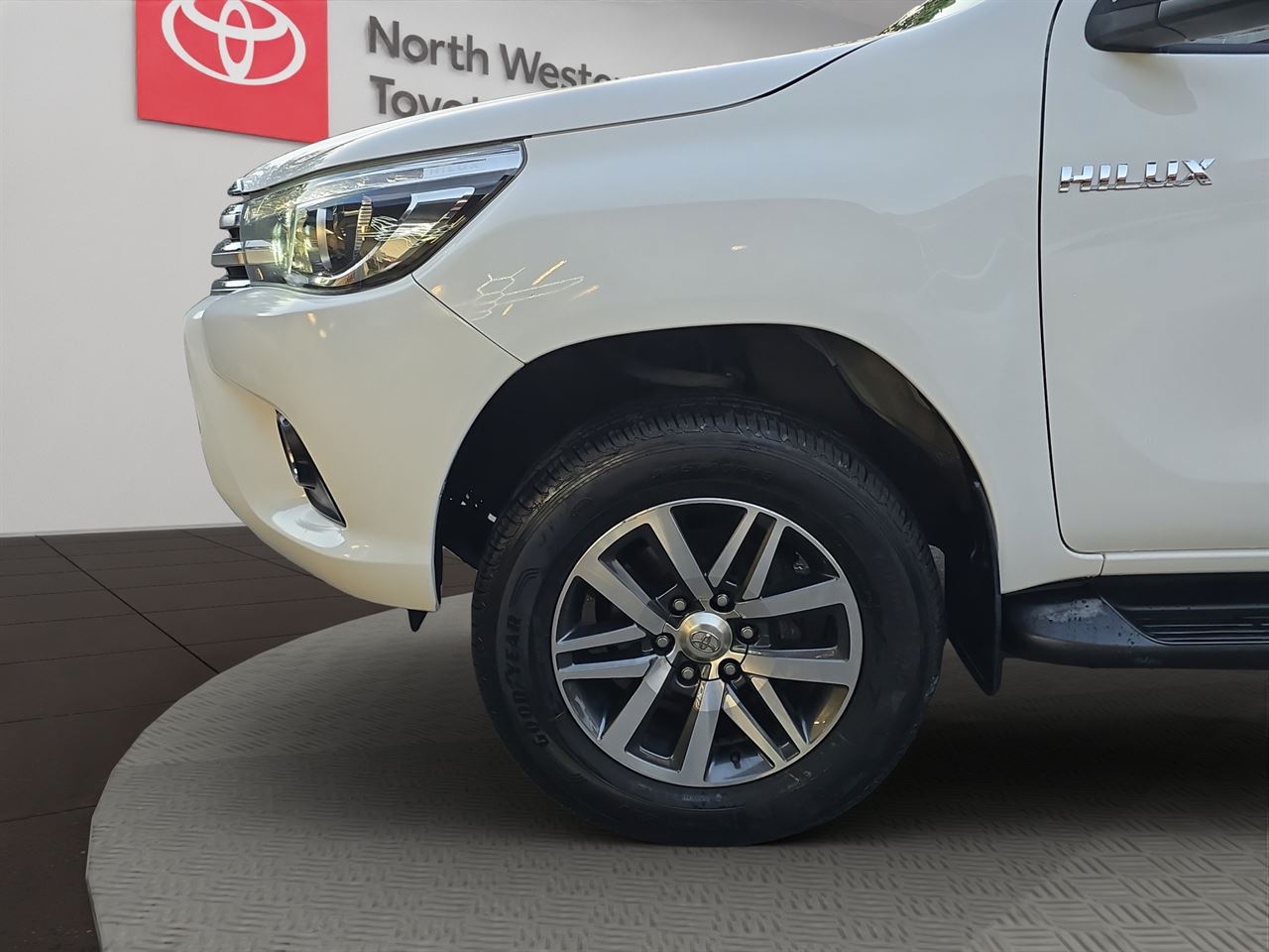 Vehicle image 4