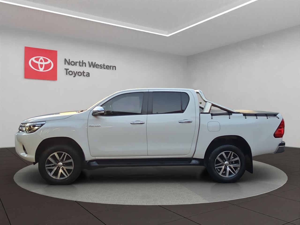 Vehicle image 5
