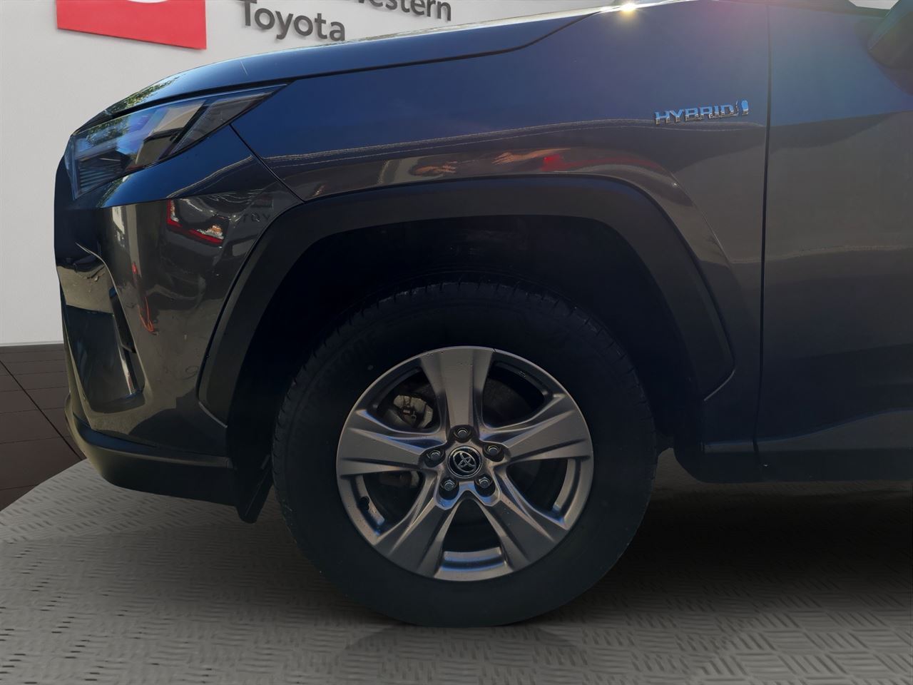 Vehicle image 5