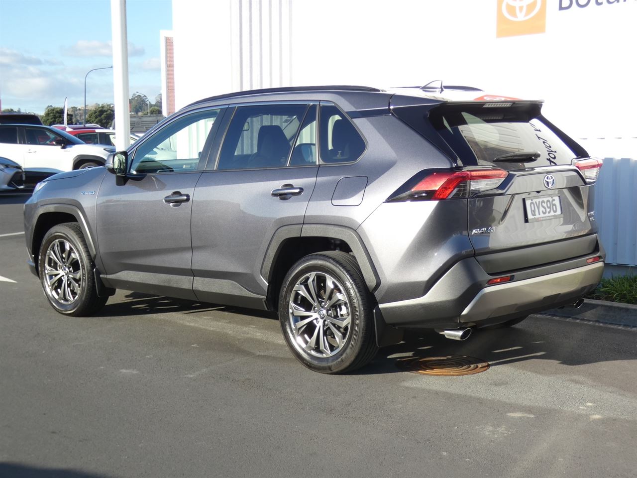 Vehicle image 5