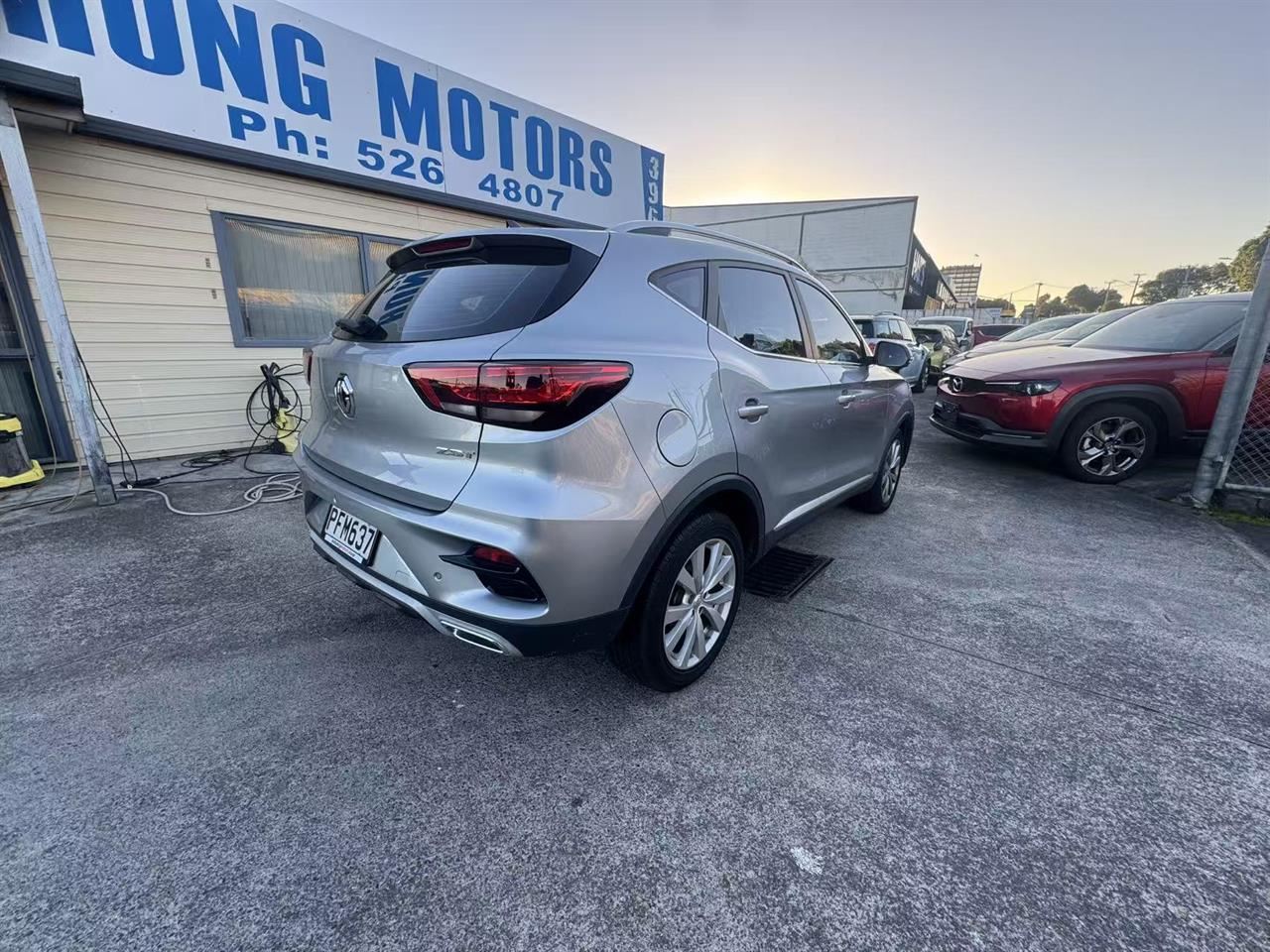 Vehicle image 5
