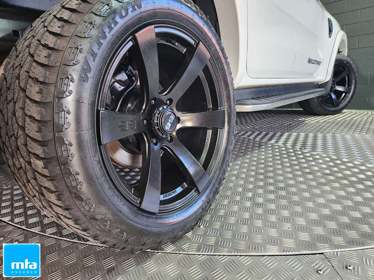 Vehicle image 5