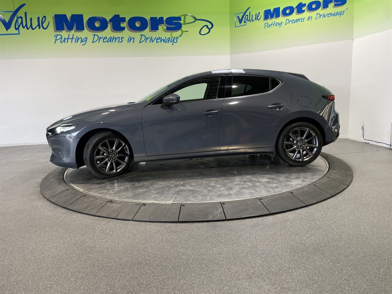 Vehicle image 4
