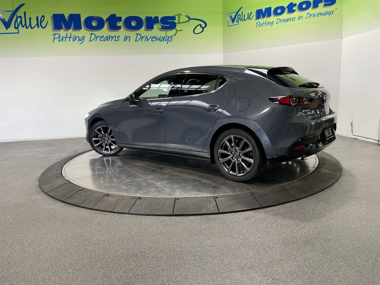 Vehicle image 5