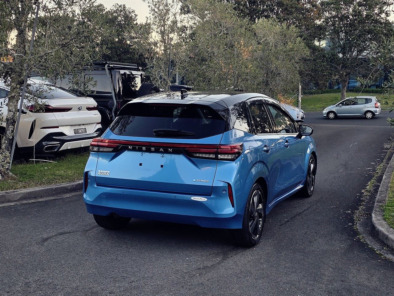 Vehicle image 3
