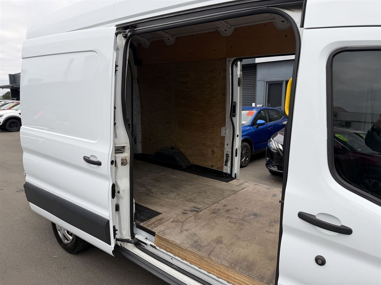 Vehicle image 3