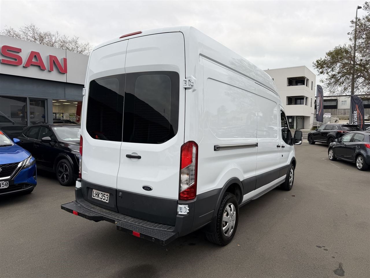 Vehicle image 4