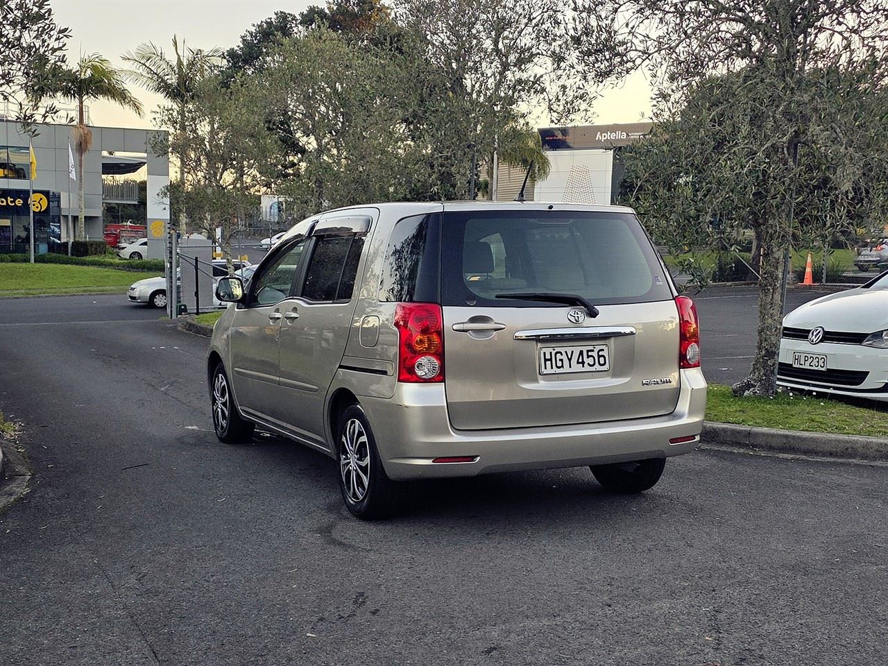 Vehicle image 4