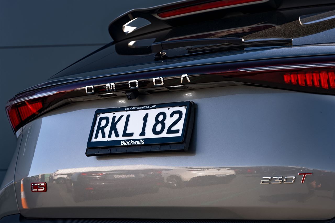 Vehicle image 5