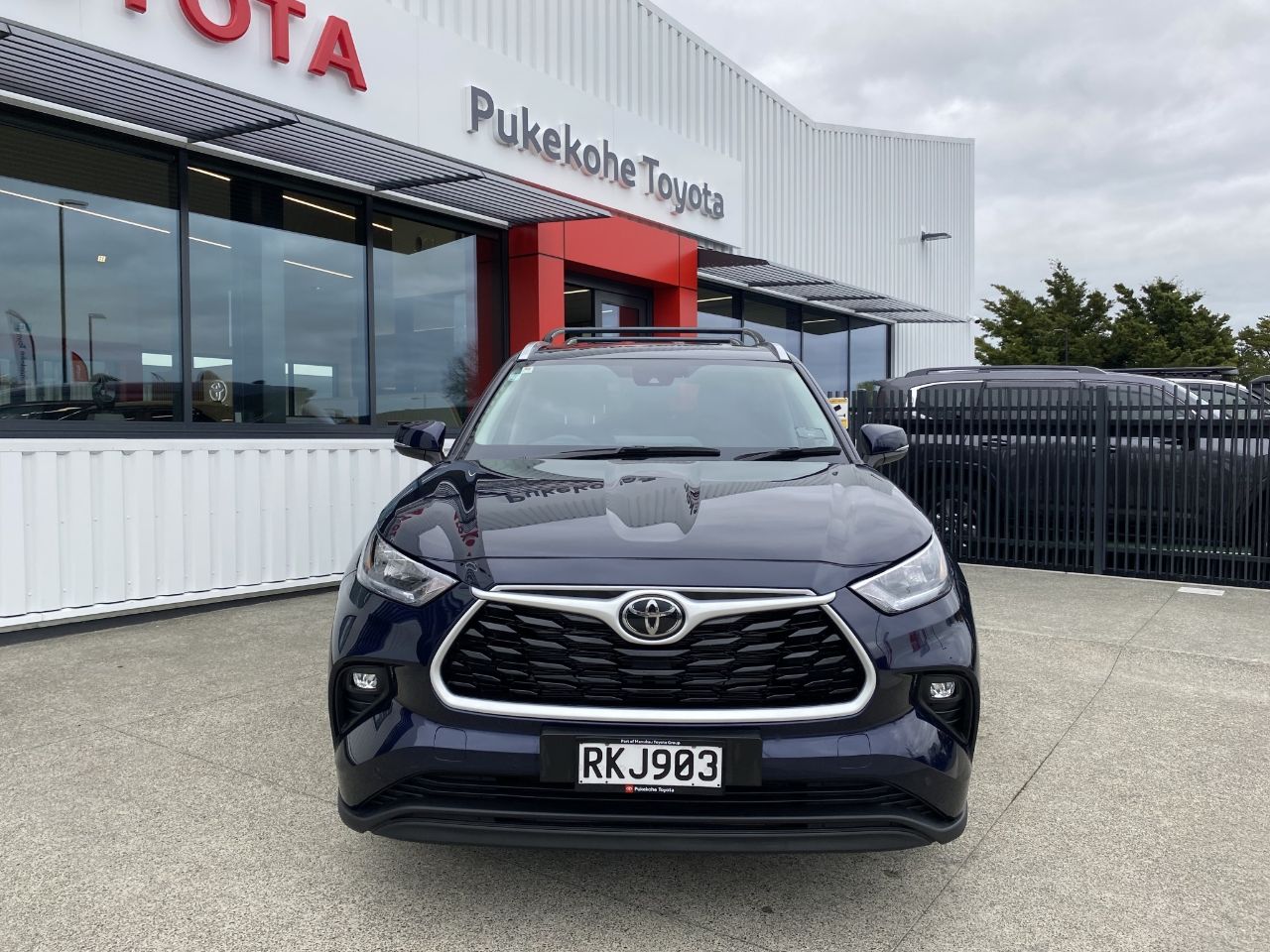 Vehicle image 3