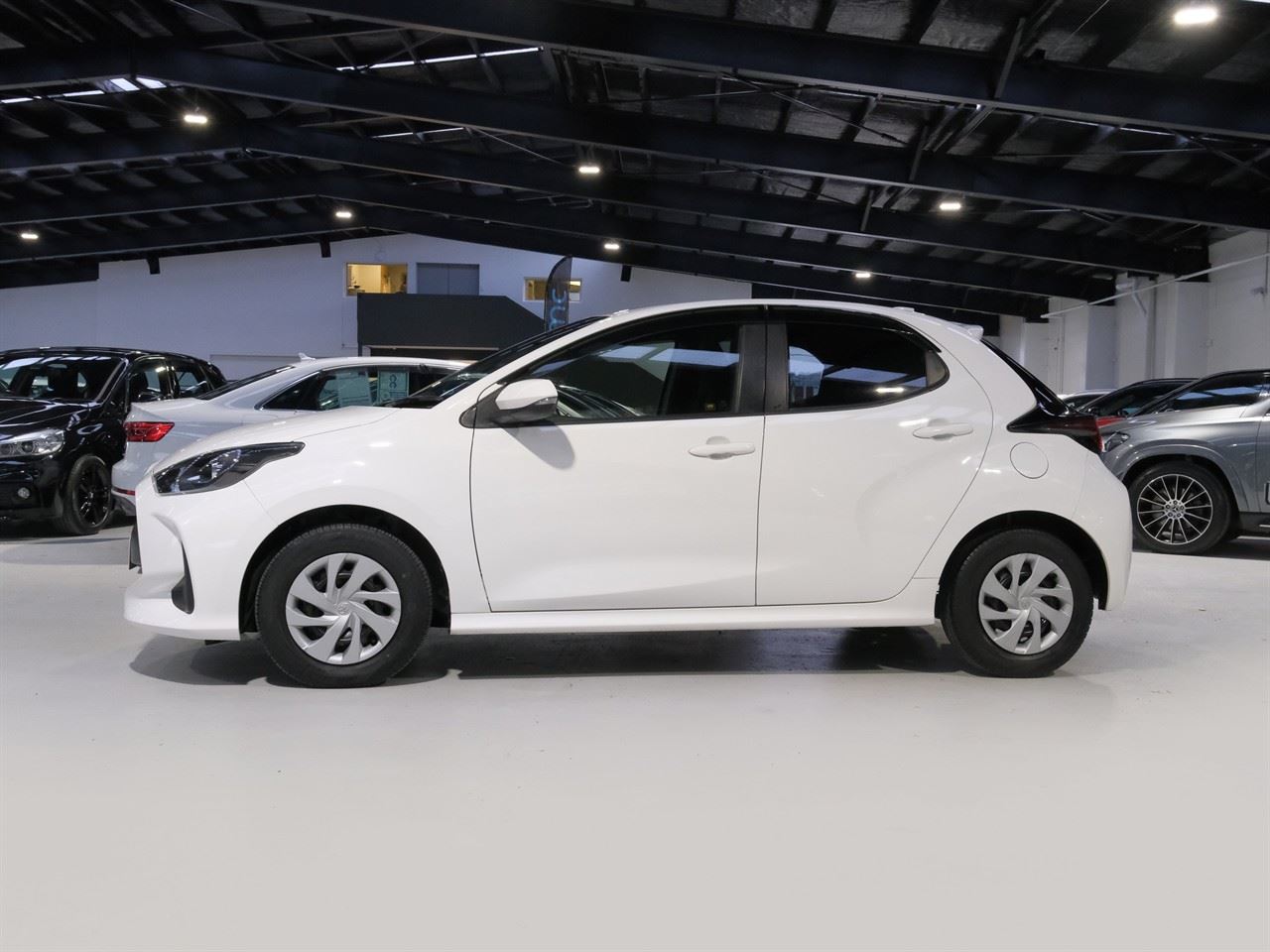 Vehicle image 5