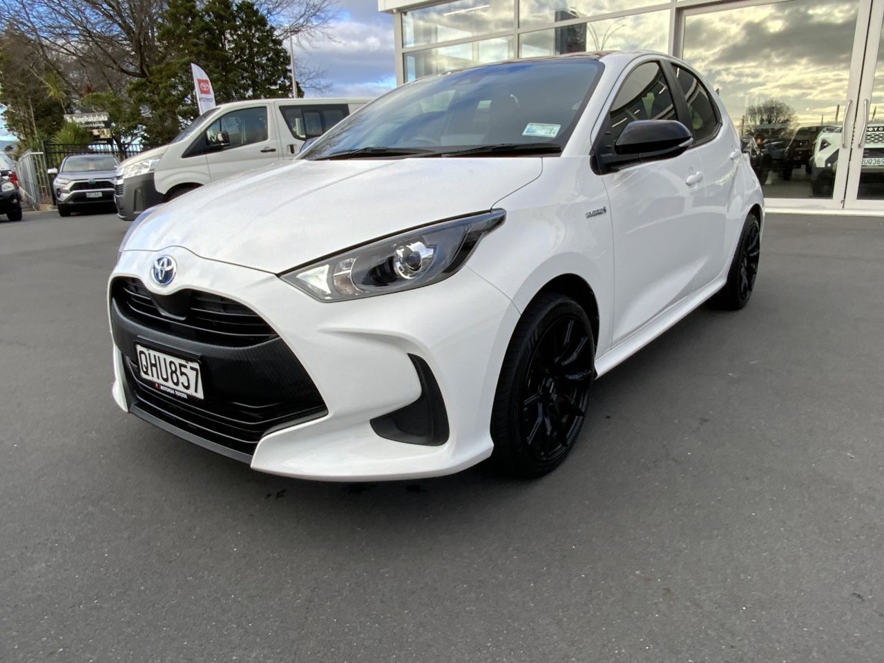 Vehicle image 5