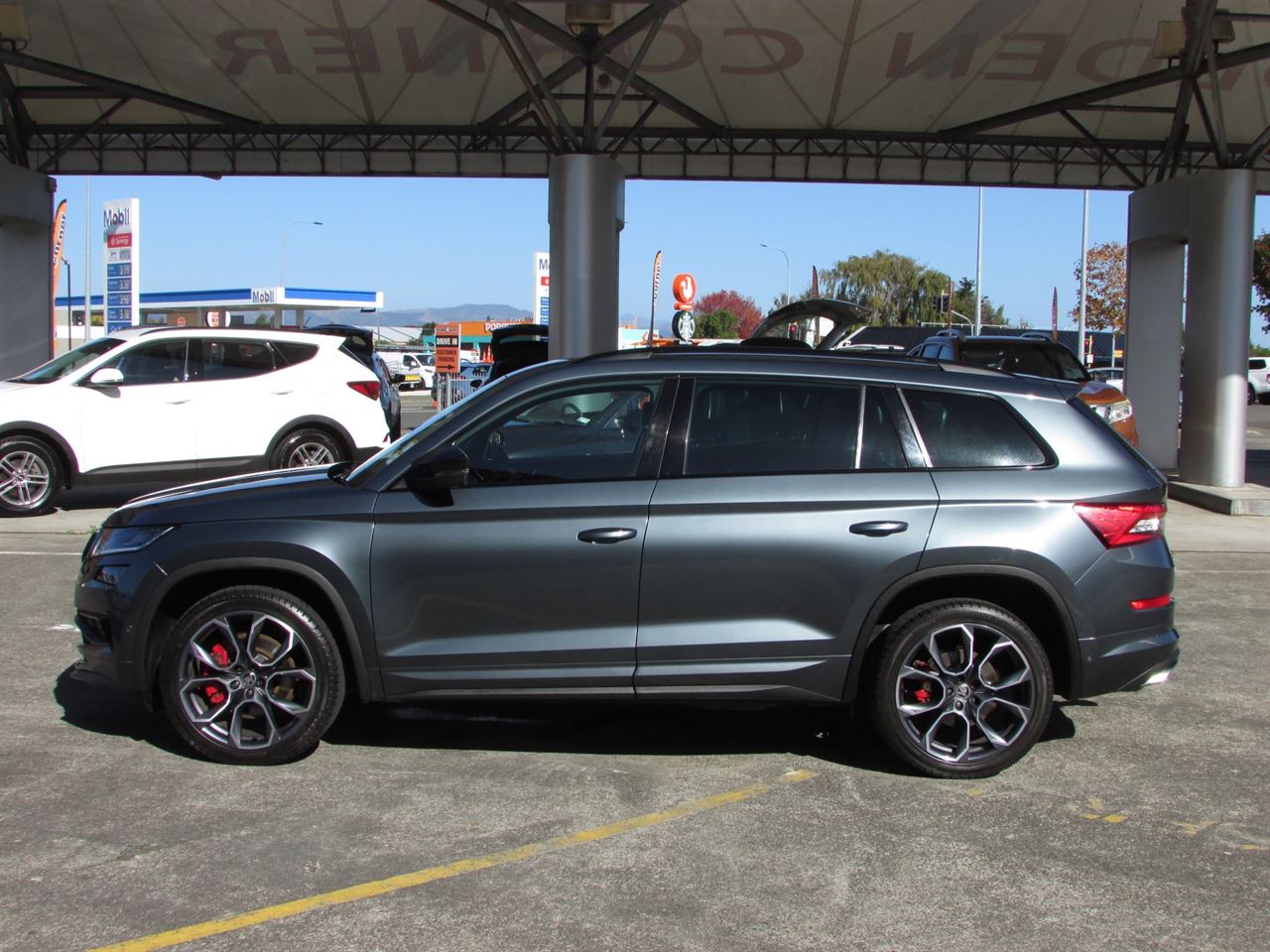 Vehicle image 4