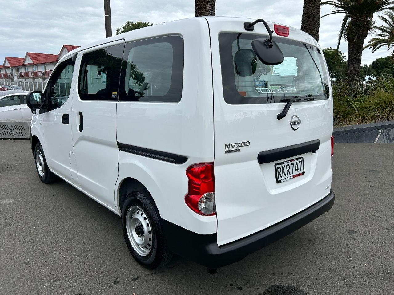 Vehicle image 5