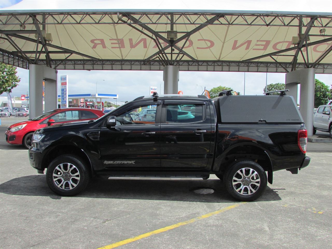 Vehicle image 4