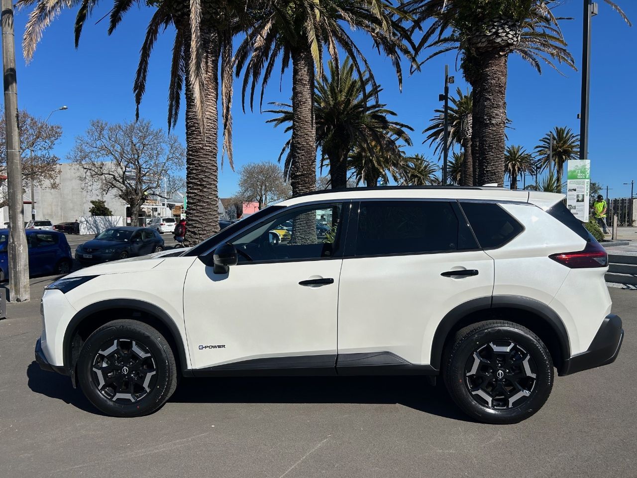 Vehicle image 4
