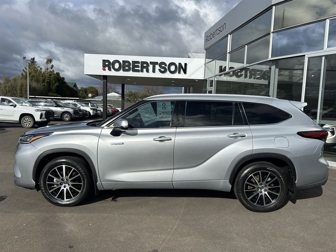 Vehicle image 4