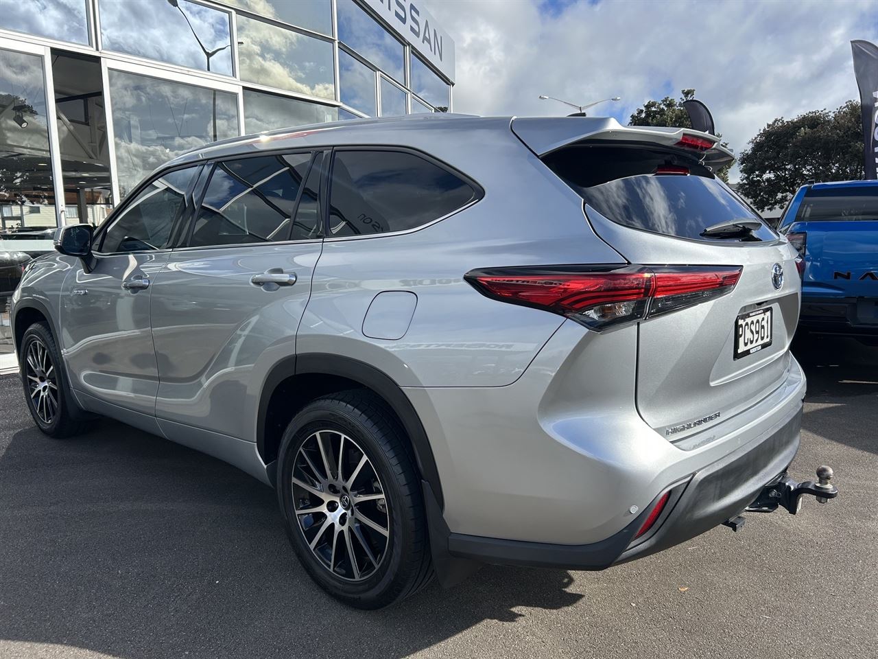 Vehicle image 5