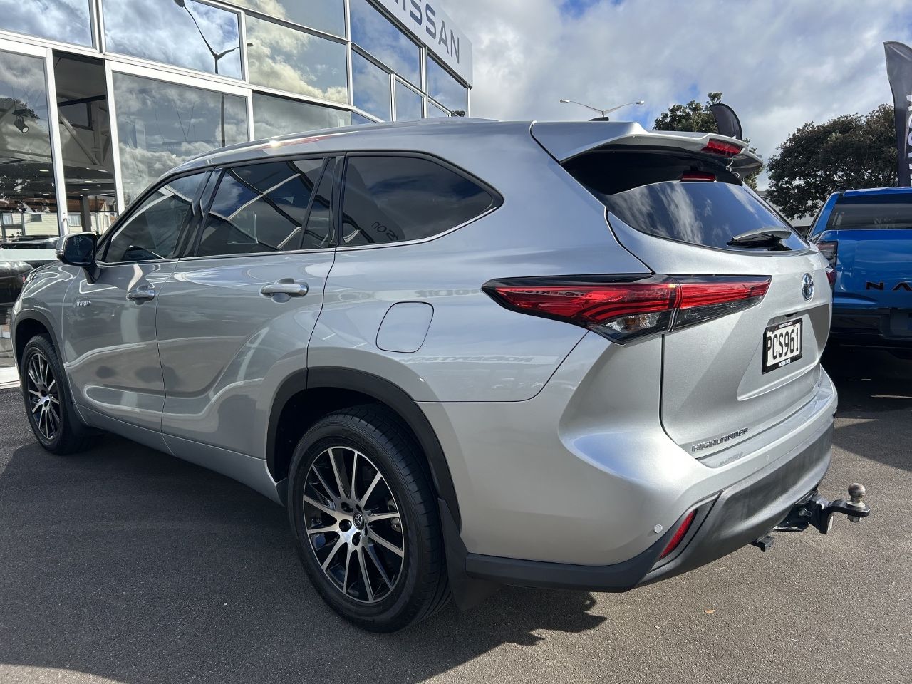 Vehicle image 5