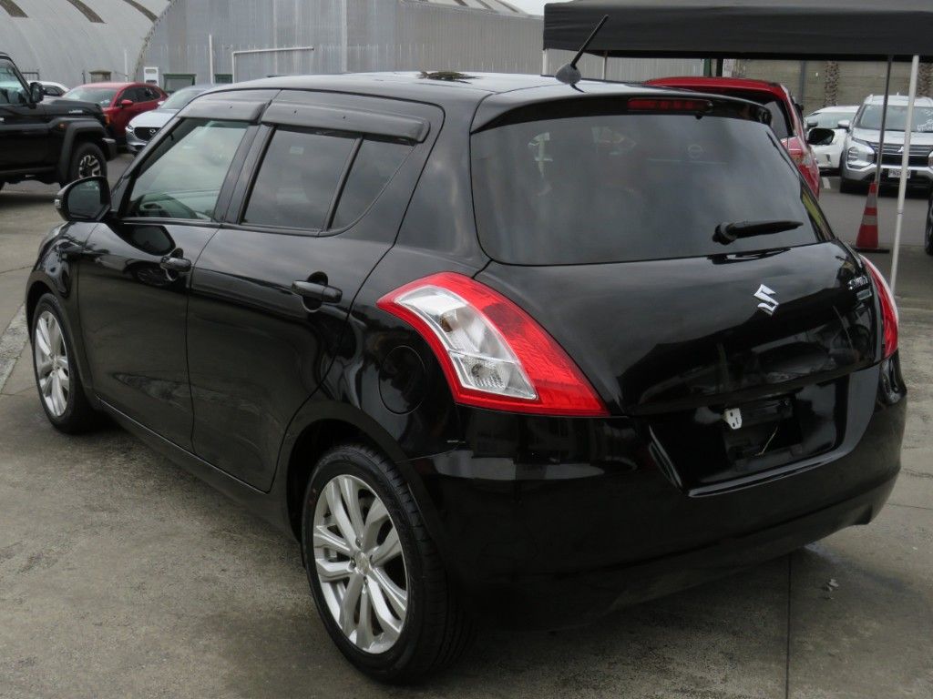 Vehicle image 5