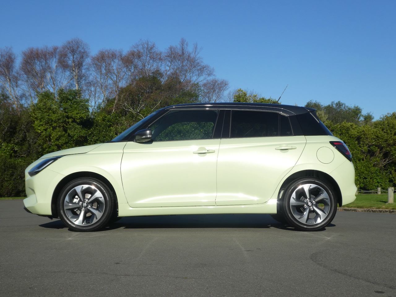 Vehicle image 5