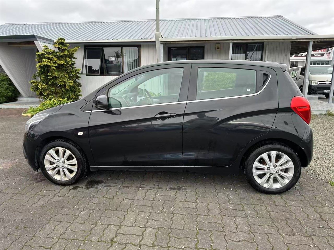 Vehicle image 4