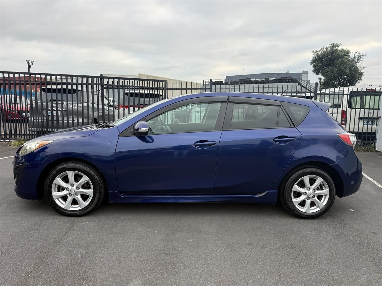 Vehicle image 3