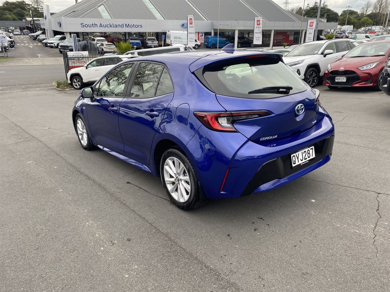 Vehicle image 5