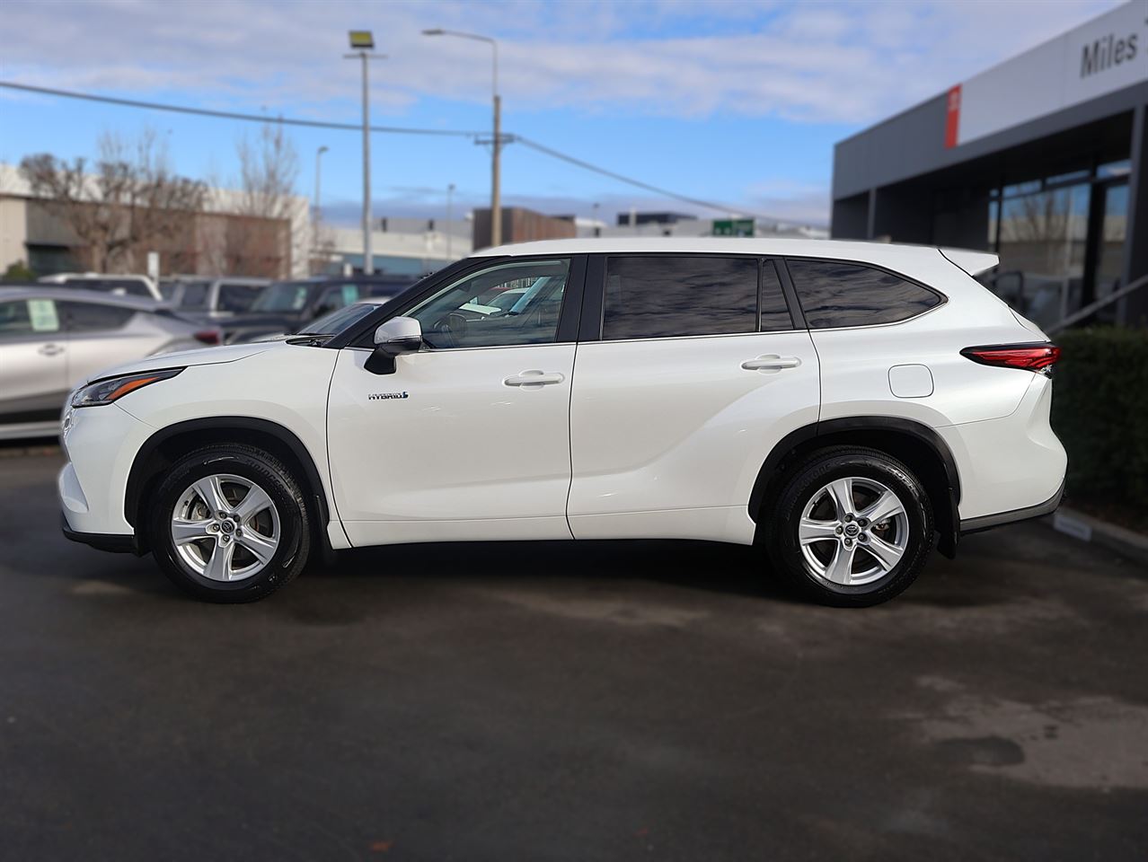 Vehicle image 4