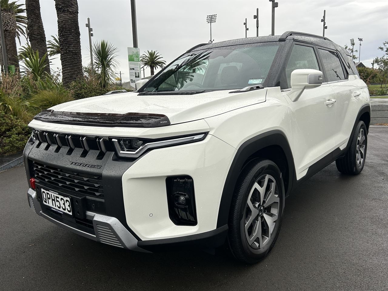 Vehicle image 3