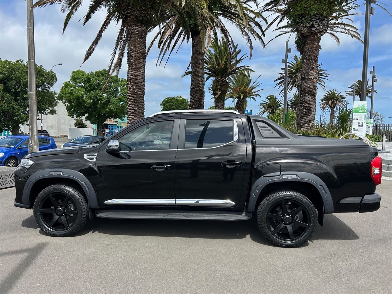 Vehicle image 4