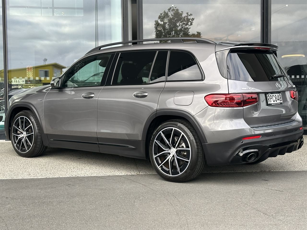 Vehicle image 5