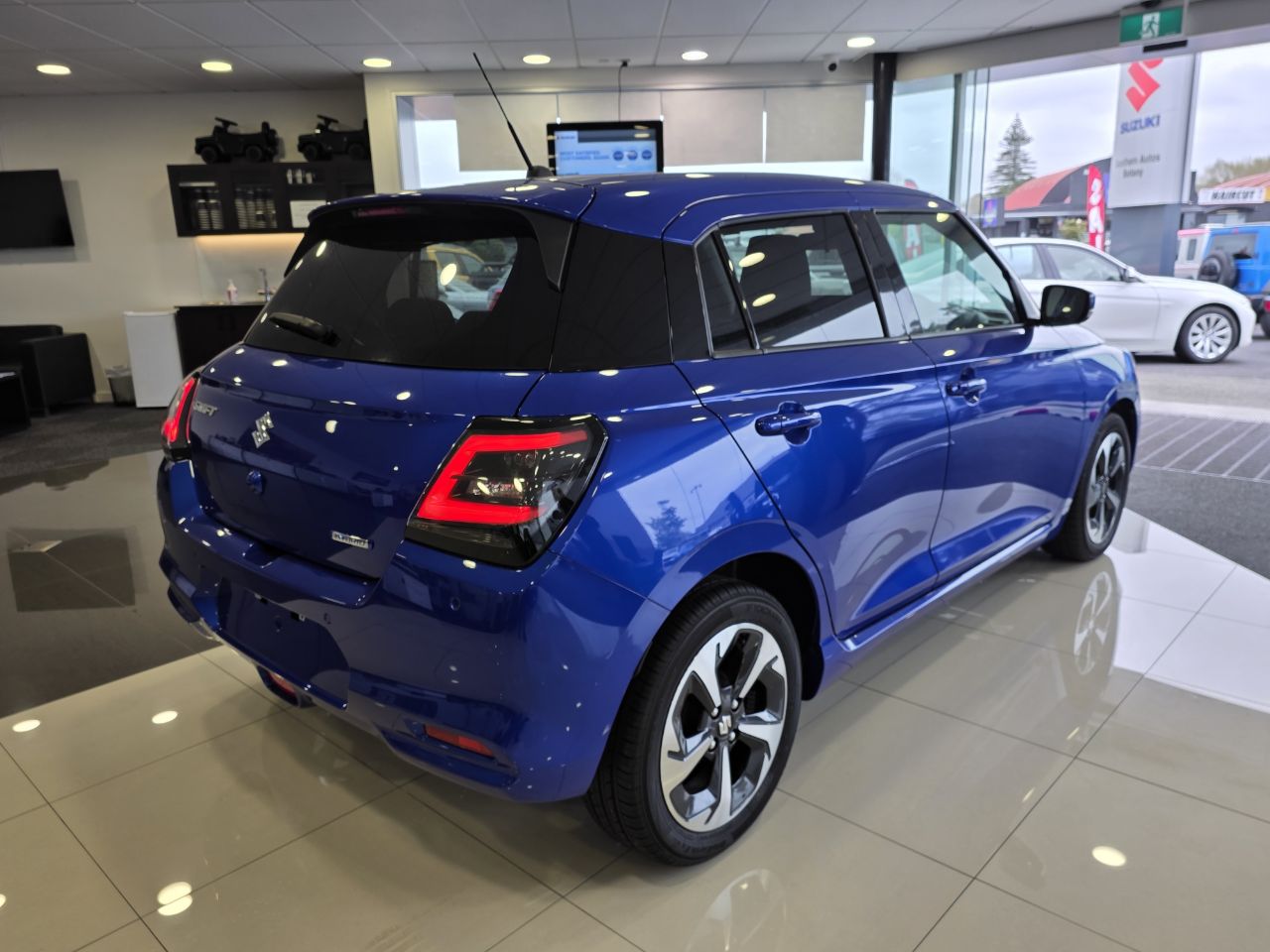 Vehicle image 4