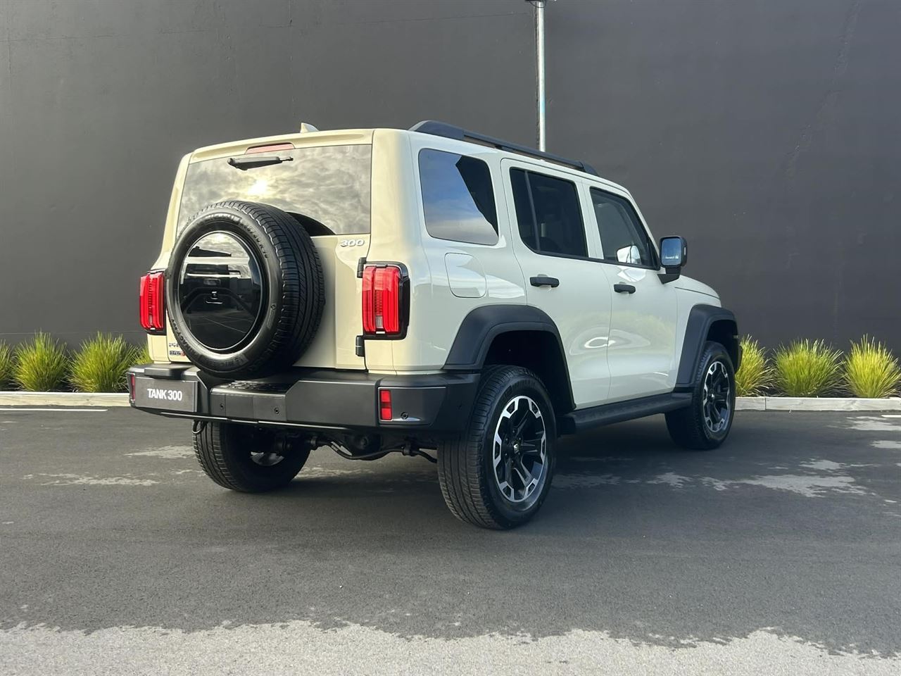 Vehicle image 3