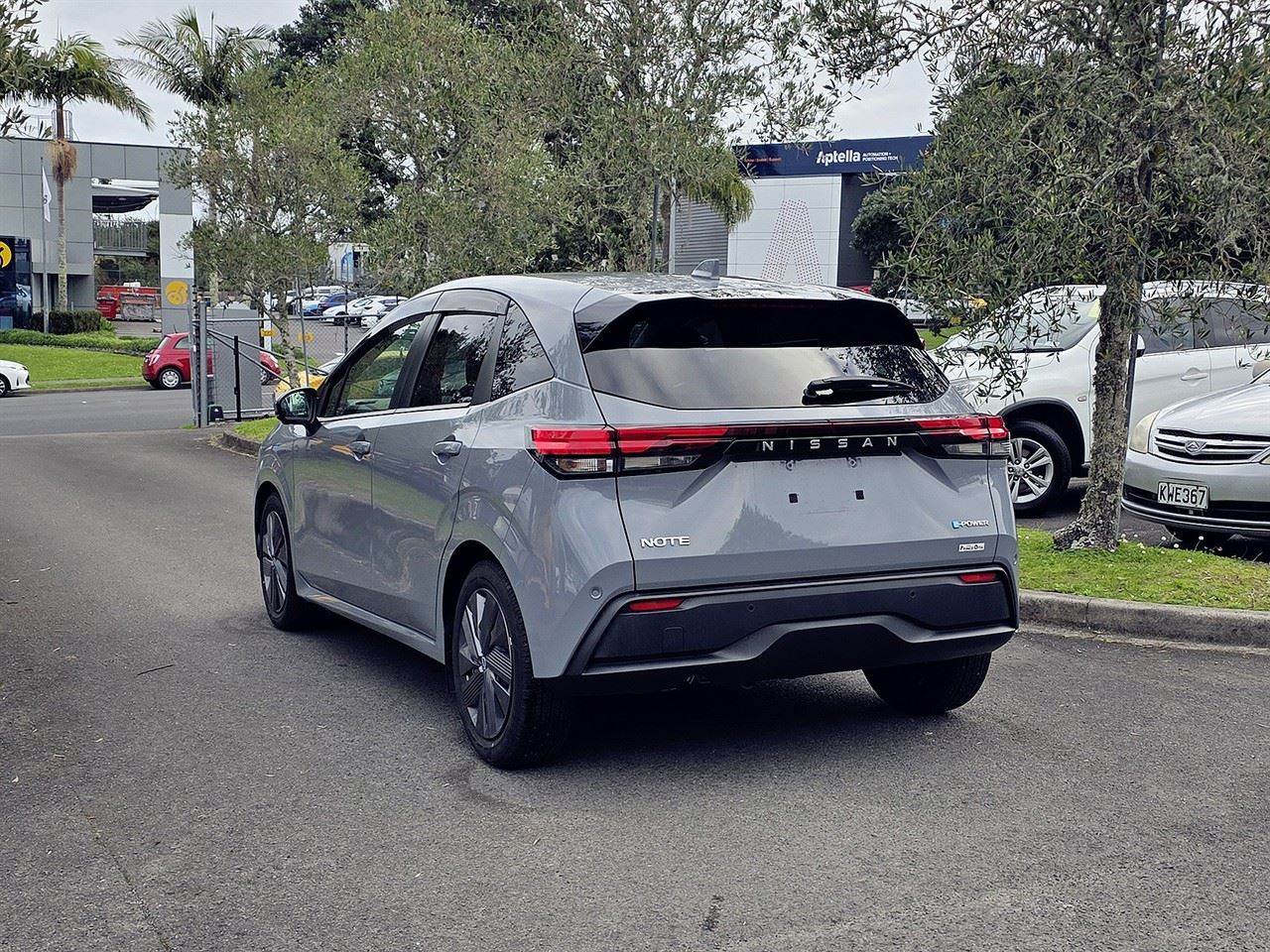 Vehicle image 5