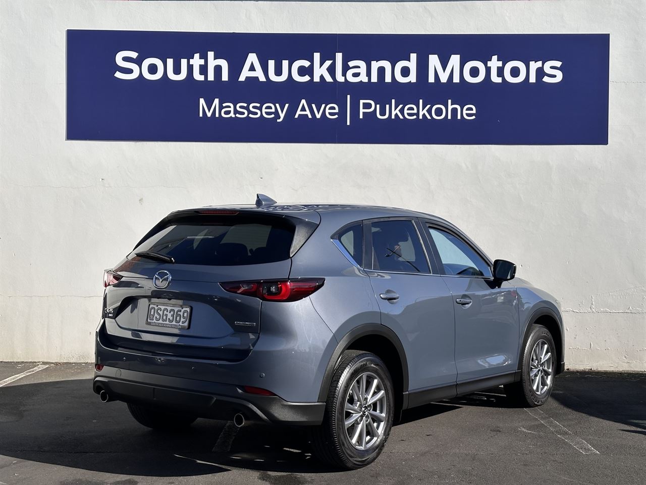 Vehicle image 5