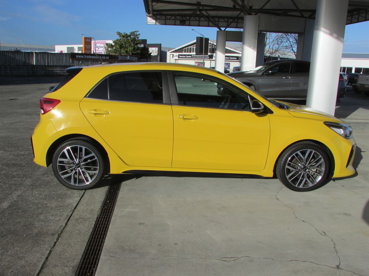 Vehicle image 3