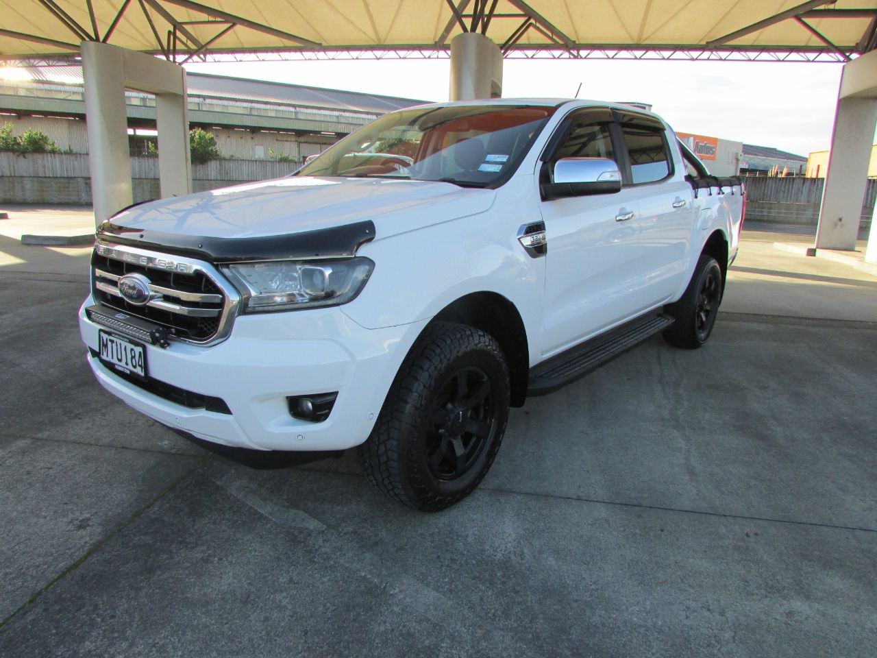 Vehicle image 4